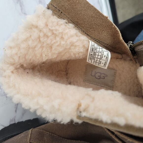 UGG Benson Boot Dove Women's Leather Ankle Boots Cream Sherpa Lining - Picture 3 of 13